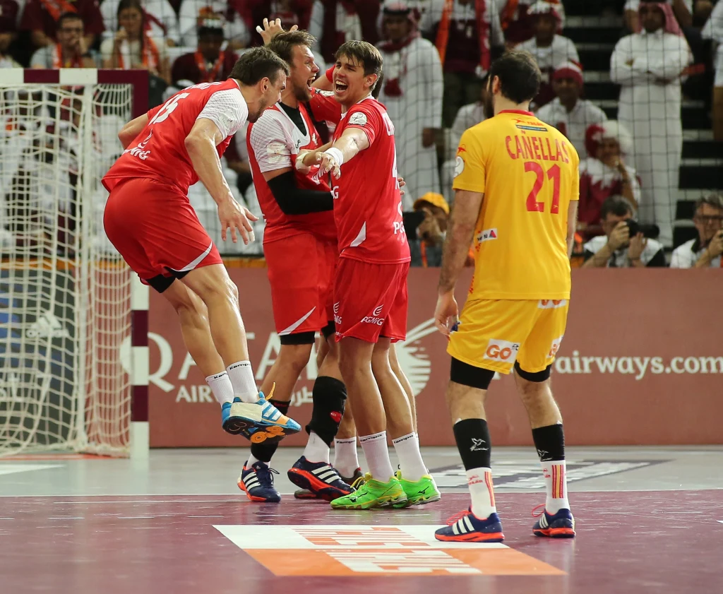 Polscy piłkarze ręczni walczyli z Hiszpanią o brąz MŚ w Katarze i wygrali po szalonym boju z dogrywką 29-28! Emocje sięgały zenitu! Polscy piłkarze ręczni walczyli z Hiszpanią o brąz MŚ w Katarze i wygrali po szalonym boju z dogrywką 29-28! Emocje sięgały zenitu!