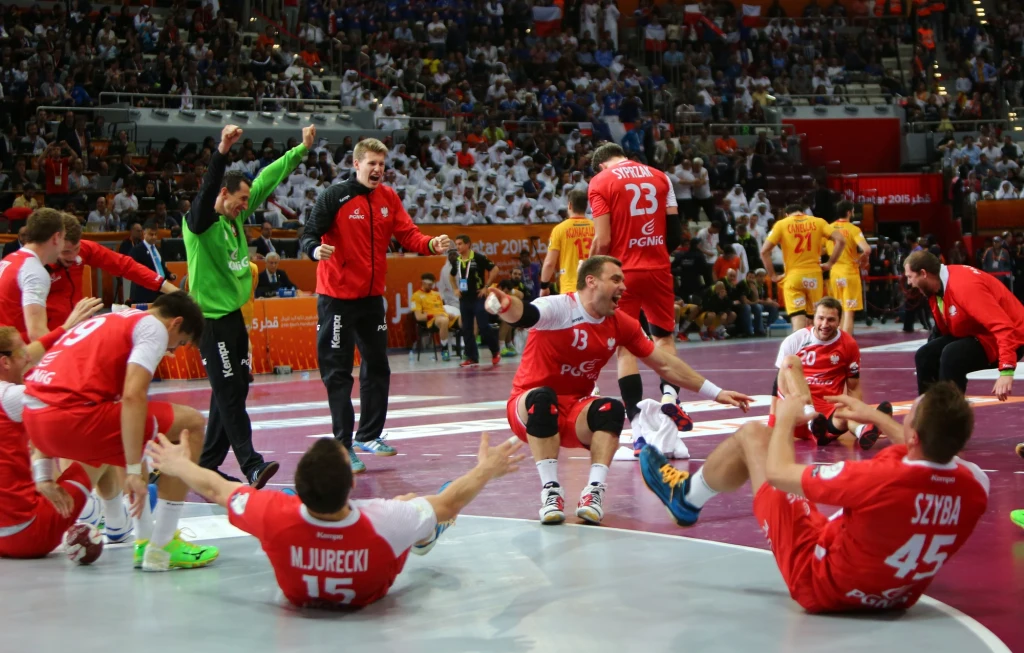 Polscy piłkarze ręczni walczyli z Hiszpanią o brąz MŚ w Katarze i wygrali po szalonym boju z dogrywką 29-28! Emocje sięgały zenitu! Polscy piłkarze ręczni walczyli z Hiszpanią o brąz MŚ w Katarze i wygrali po szalonym boju z dogrywką 29-28! Emocje sięgały zenitu!