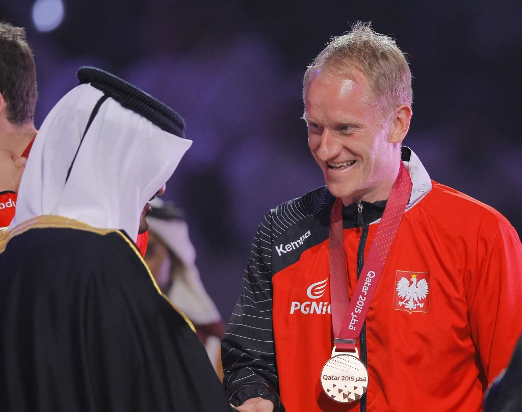 Podczas efektownej ceremonii polscy piłkarze ręczni odebrali brązowe medale mistrzostw świata w Katarze Podczas efektownej ceremonii polscy piłkarze ręczni odebrali brązowe medale mistrzostw świata w Katarze