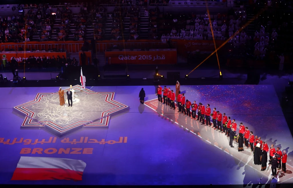 Podczas efektownej ceremonii polscy piłkarze ręczni odebrali brązowe medale mistrzostw świata w Katarze Podczas efektownej ceremonii polscy piłkarze ręczni odebrali brązowe medale mistrzostw świata w Katarze