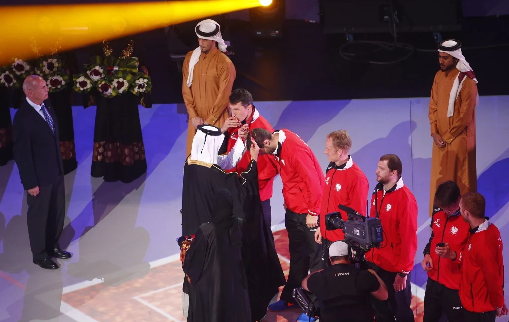 Podczas efektownej ceremonii polscy piłkarze ręczni odebrali brązowe medale mistrzostw świata w Katarze Podczas efektownej ceremonii polscy piłkarze ręczni odebrali brązowe medale mistrzostw świata w Katarze
