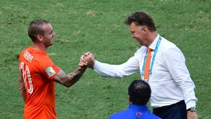 Louis van Gaal (z prawej) sprowadzi Wesleya Sneijdera do Manchesteru United?