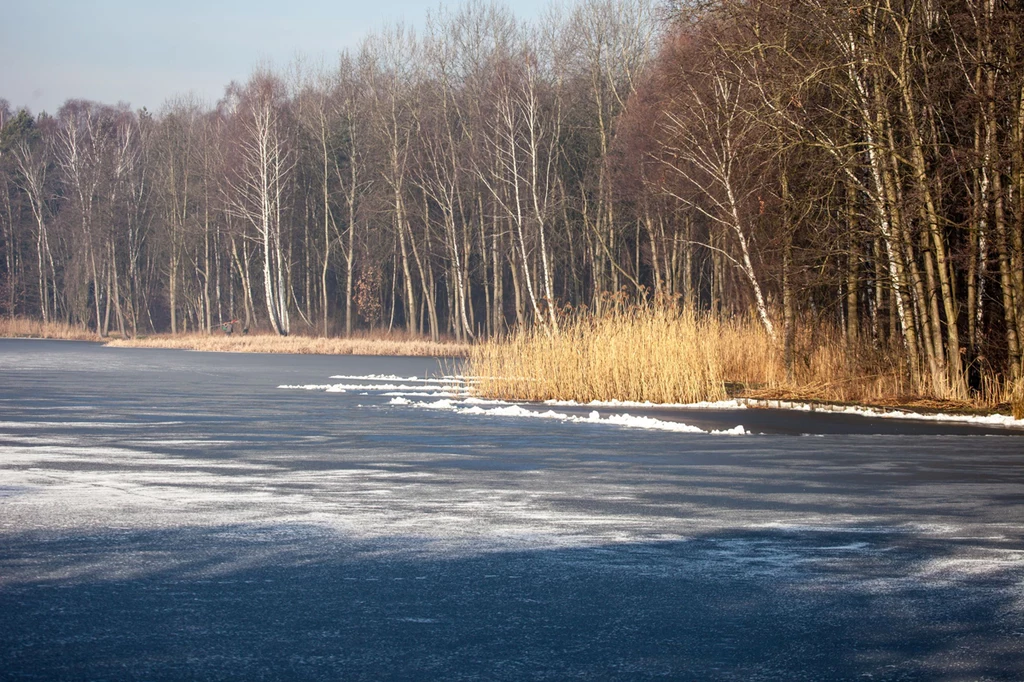 Jeziora prezentują się pięknie również zimą.