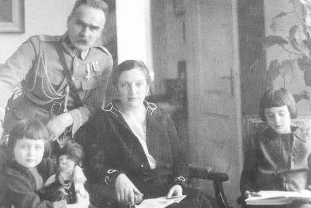Józef Piłsudzki z rodziną Józef Piłsudzki z rodziną