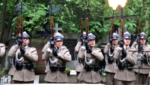 Pogrzeb z asystą honorową na Wojskowych Powązkach