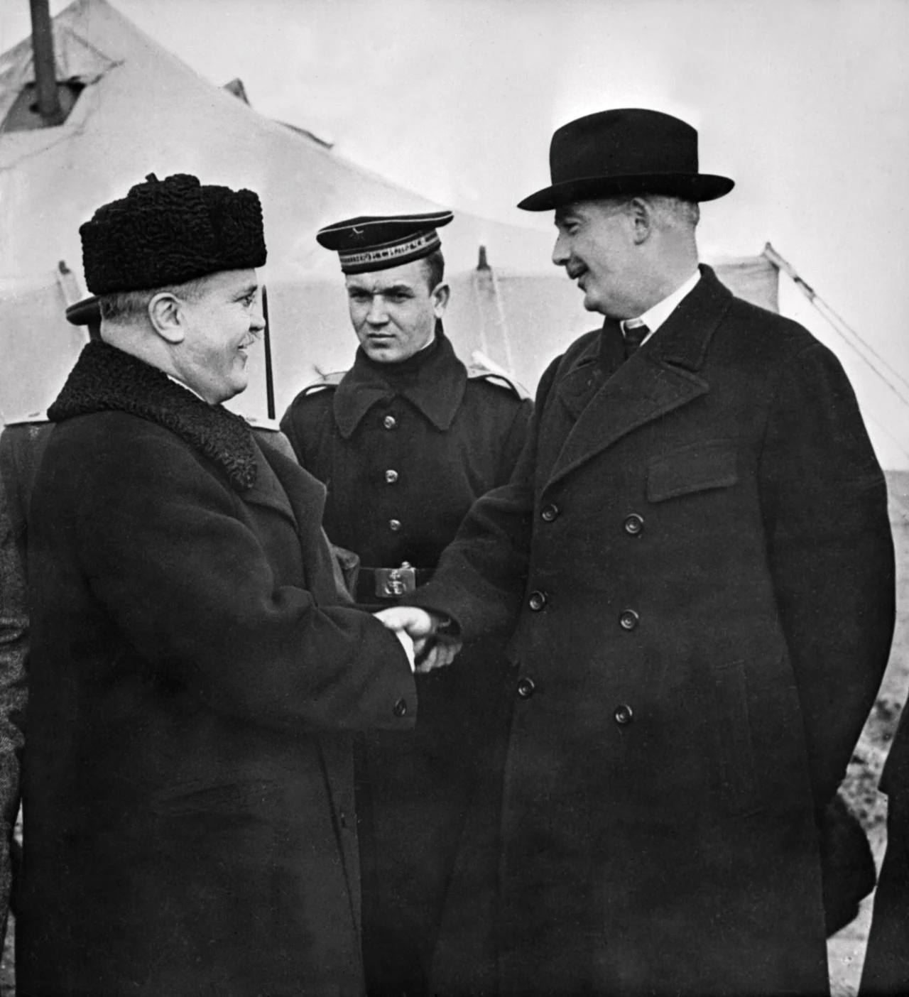 Minister spraw zagranicznych ZSRR Wiaczesław Mołotow i minister spraw zagranicznych Wielkiej Brytanii Anthony Eden