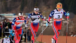 Therese Johaug, za nią Heidi Weng i Marit Bjoergen. Z tyłu Justyna Kowalczyk