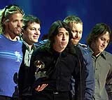 Dave Grohl z kolegami z Foo Fighters Dave Grohl z kolegami z Foo Fighters