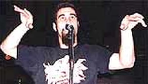 Śpiewa i tańczy Serj Tankian