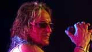 Grzegorz Markowski podczas koncertu w klubie "Stodoła"