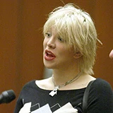 Courtney Love podczas jednego z posiedzeń sądu Courtney Love podczas jednego z posiedzeń sądu
