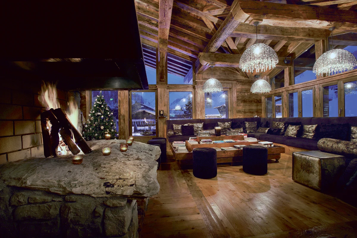 Większość hoteli w Val D’Isère to luksusowe obiekty. Obowiązujący styl łączy nowoczesny design z klimatem rustykalnym. Nieco tańsze noclegi można znaleźć
w pobliskim Tignes, miasteczku należącym również do Espace Killy /fot. JP Noisillier - nuts.fr Większość hoteli w Val D’Isère to luksusowe obiekty. Obowiązujący styl łączy nowoczesny design z klimatem rustykalnym. Nieco tańsze noclegi można znaleźć
w pobliskim Tignes, miasteczku należącym również do Espace Killy /fot. JP Noisillier - nuts.fr