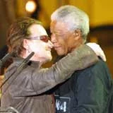 Bono i Nelson Mandela podczas koncertu "46664" w 2003 roku