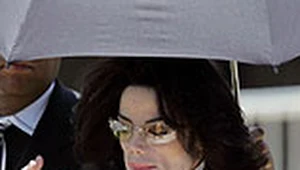 Michael Jackson opuszcza sąd w Santa Maria w piątek, 3 czerwca