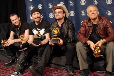 U2 ze swoimi nagrodami Grammy