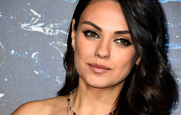 Mila Kunis martwi się o dzieci Tori Spelling Mila Kunis martwi się o dzieci Tori Spelling