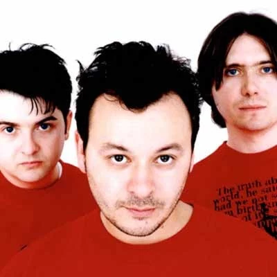 Manic Street Preachers (James Dean Bradfield w środku)