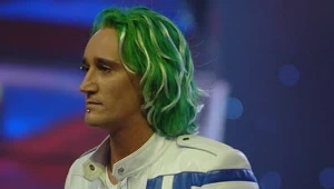 Michał Wiśniewski chce na różne sposoby zdobyć głosy Greków