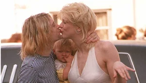 Kurt Cobain i Courtney Love z córką Frances Bean - fot. Paul Harris