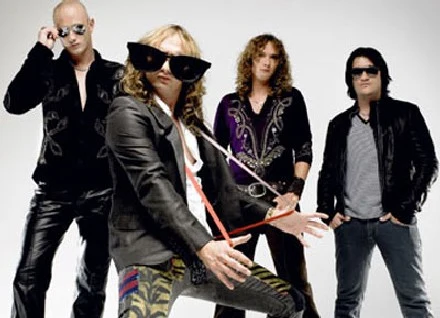 The Darkness jeszcze z Justinem Hawkinsem (Richie Edwards z lewej) The Darkness jeszcze z Justinem Hawkinsem (Richie Edwards z lewej)