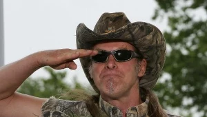 Ted Nugent chyba tylko przez przypadek nie wystąpił w filmie Borata
