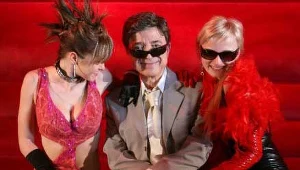 Jerzy Połomski z dziewczynami - fot. Maciej Nabrdalik