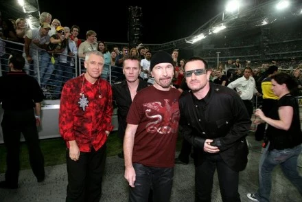 U2 (The Edge drugi z prawej) fot. Dave Hogan