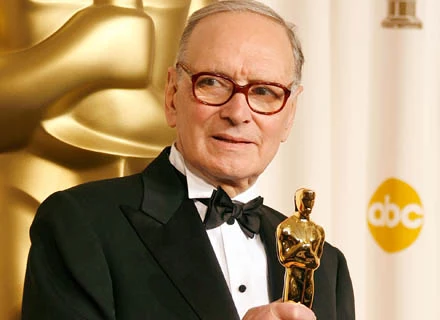 Ennio Morricone ze statuetką Oscara - fot. Frank Micelotta Ennio Morricone ze statuetką Oscara - fot. Frank Micelotta