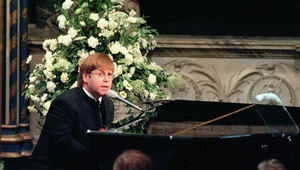 Elton John zaśpiewał na pogrzebie księżnej Diany - fot. Anwar Hussein