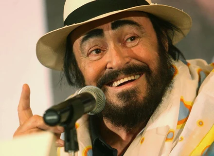 Luciano Pavarotti nie poddaje się chorobie - fot. China Photos Luciano Pavarotti nie poddaje się chorobie - fot. China Photos
