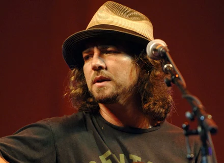 Eddie Vedder poświęca się muzyce filmowej - fot. Tim Mosenfelder