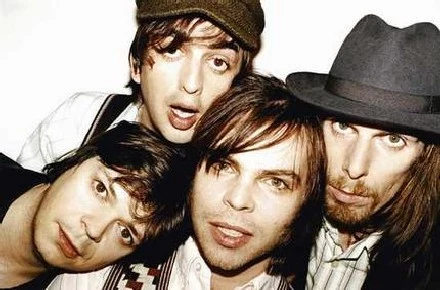 Supergrass (Mick Quinn drugi z lewej) Supergrass (Mick Quinn drugi z lewej)