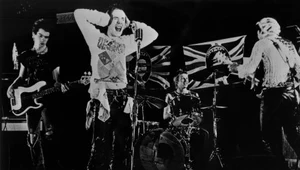 The Sex Pistols w 1977 roku (z lewej zmarły w 1979 roku basista Sid Vicious)