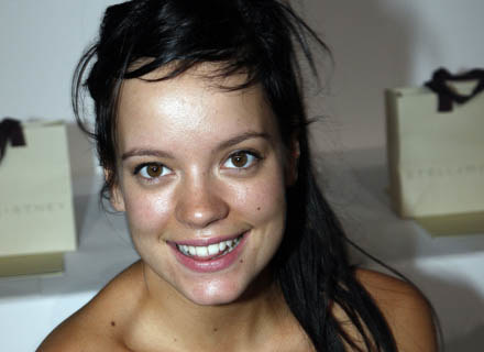 Lily Allen to jedna z gwiazd odkrytych w internecie - fot. Eric Ryan