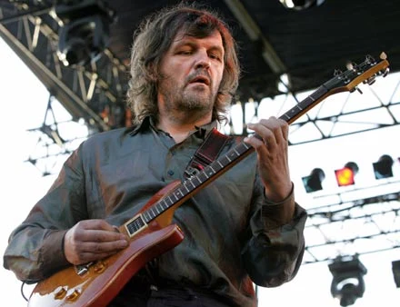 Emir Kusturica z gitarą, bez papierosa Emir Kusturica z gitarą, bez papierosa