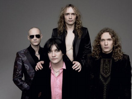 Stone Gods jeszcze jako The Darkness (Justin Hawkins na górze)