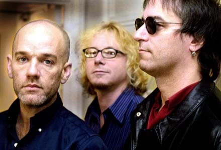 R.E.M. (Michael Stipe z lewej)