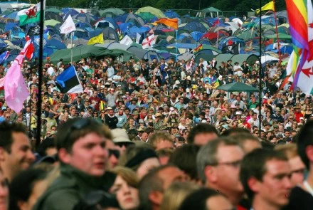 Publiczność na festiwalu Glastonbury