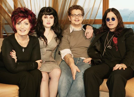 Rodzina Osbourne'ów (od lewej: Sharon, Kelly, Jack i Ozzy) - fot. Dave Hogan Rodzina Osbourne'ów (od lewej: Sharon, Kelly, Jack i Ozzy) - fot. Dave Hogan