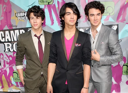 Jonas Brothers na amerykańskiej premierze "Camp Rock" - fot. Scott Gries Jonas Brothers na amerykańskiej premierze "Camp Rock" - fot. Scott Gries