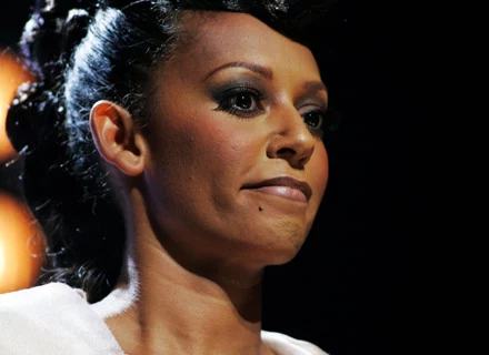 W okularach będzie jej do twarzy? Melanie Brown - fot. Jo Hale