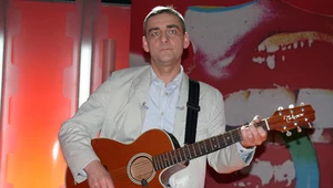 Robert Gonera wie, co robić z gitarą - fot. Tomek Piekarski