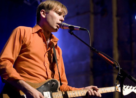 Alex Kapranos (Franz Ferdinand) w akcji - fot. Jakubaszek