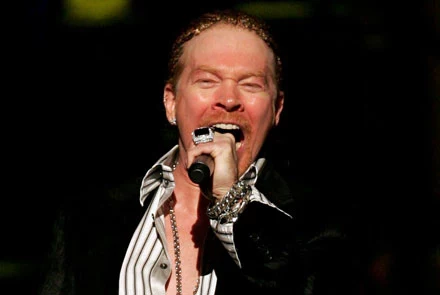 Axl Rose (Guns N' Roses): "Ach śpij kochanie..." fot. Scott Gries