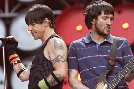 Anthony Kiedis i John Frusciante (RHCP) fot. Gareth Cattermole