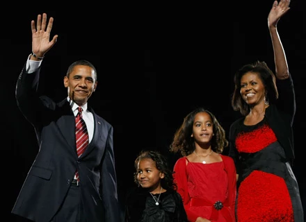 Rodzina Obamy w komplecie - od lewej Barack, Sasha, Malia i Michelle - fot. Joe Raedle Rodzina Obamy w komplecie - od lewej Barack, Sasha, Malia i Michelle - fot. Joe Raedle