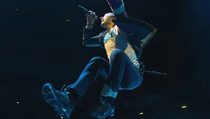 "Latający" Chris Martin z Coldplay - fot. Andreas Rentz