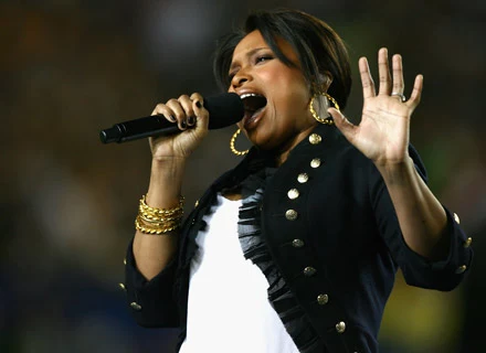 Jennifer Hudson podczas Super Bowl 2009 - fot. Al Bello