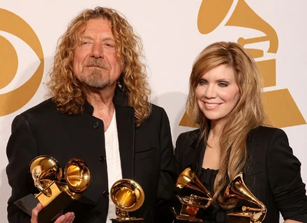 Triumfujący Robert Plant i Alison Krauss - fot. Jason Merritt