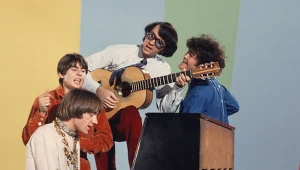 The Monkees w latach 60. (Pete Tork przy pianinie) fot. Michael Ochs Archives